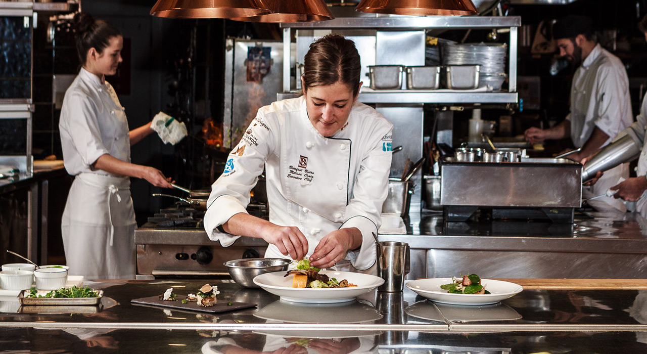 <p>A fork, a glass, a drop of magic… Experience the Bearfoot Bistro.</p>
